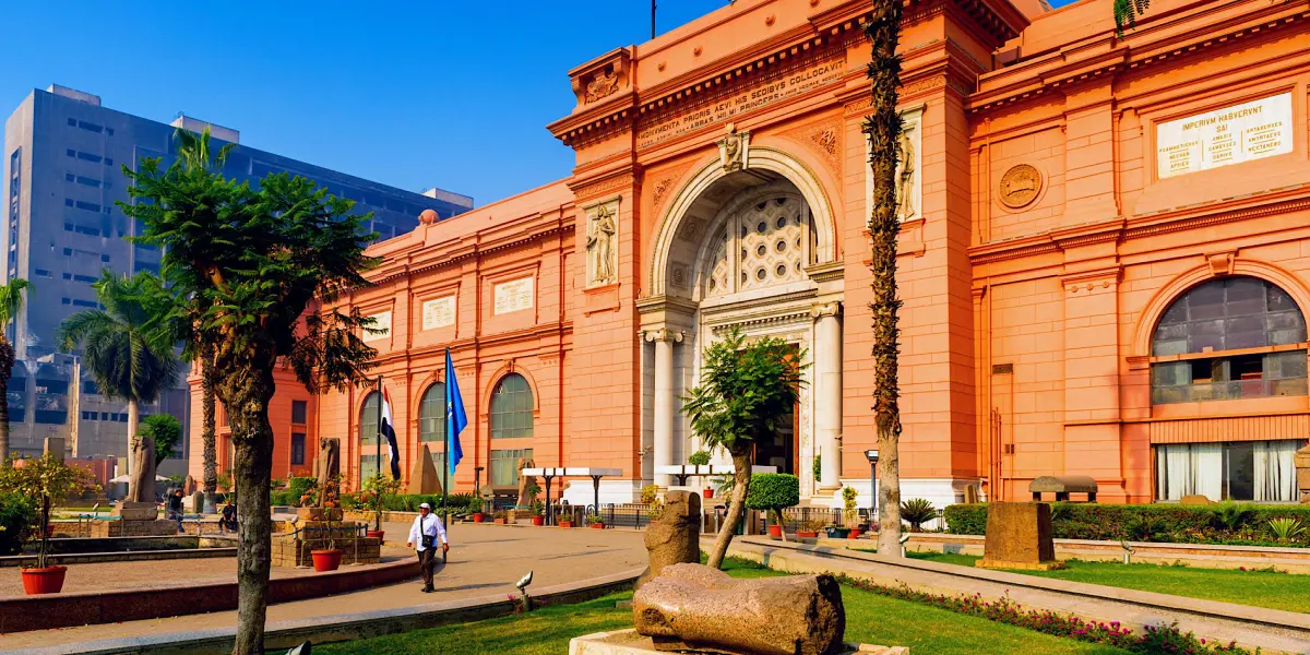 Full-Day Cairo Tour – Pyramids, Sphinx & Egyptian Museum