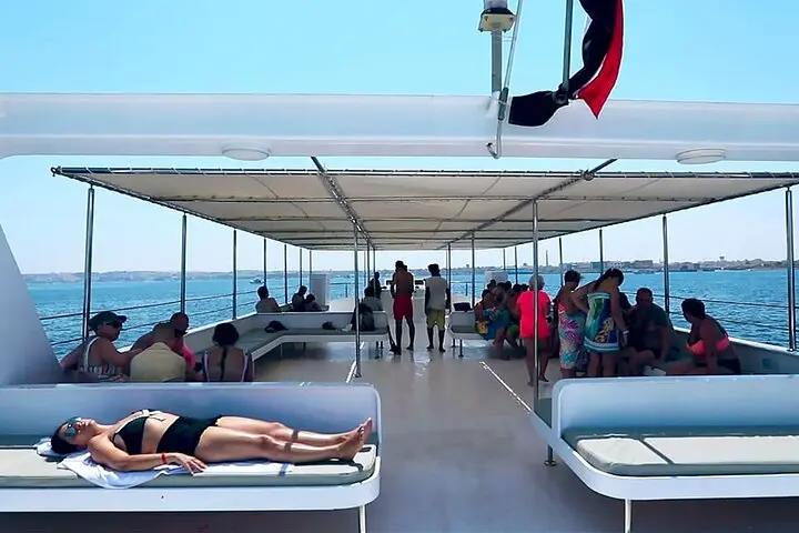 Hurghada: Royal Seascope Submarine Cruise with Snorkeling Stop
